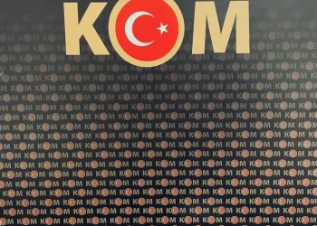İki otomobil kafa kafaya çarpıştı: 5 yaralı