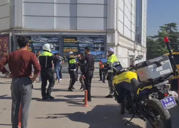 İki otomobil kafa kafaya çarpıştı: 5 yaralı