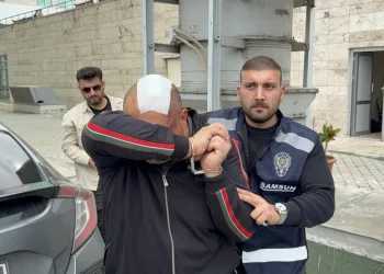 İki otomobil kafa kafaya çarpıştı: 5 yaralı