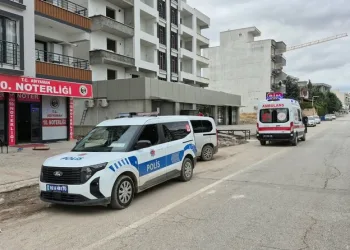 İki otomobil kafa kafaya çarpıştı: 5 yaralı