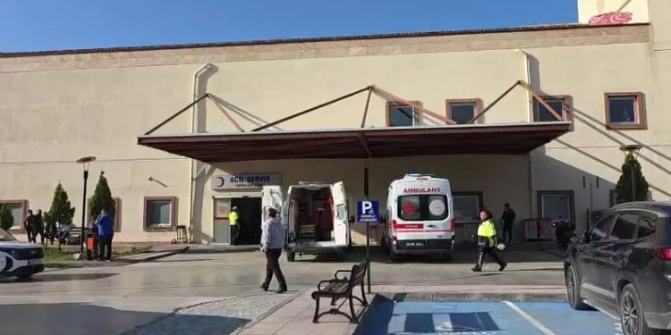 İki otomobil kafa kafaya çarpıştı: 5 yaralı