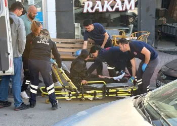 İki otomobil kafa kafaya çarpıştı: 5 yaralı