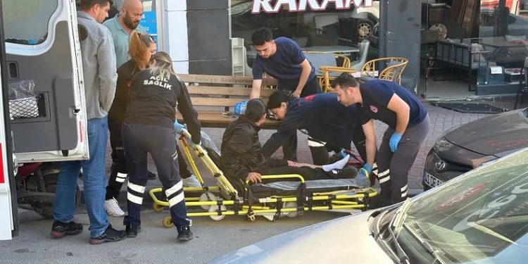 İki otomobil kafa kafaya çarpıştı: 5 yaralı