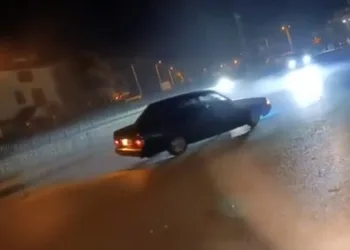 İki otomobil kafa kafaya çarpıştı: 5 yaralı