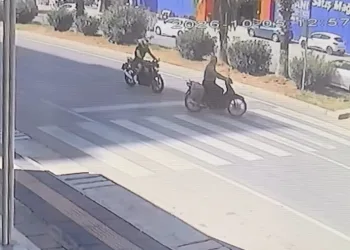 İki otomobil kafa kafaya çarpıştı: 5 yaralı