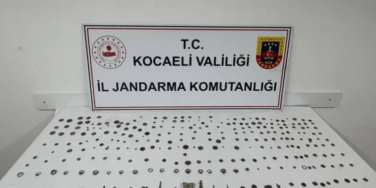 Uyuşturucu madde ile yakalanan 2 kişi tutuklandı