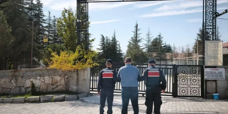 Uyuşturucu madde ile yakalanan 2 kişi tutuklandı
