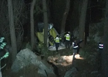 Antalya’da uçuruma yuvarlanan araçta ölen 3 kişinin cenazeleri ailelerine teslim edildi