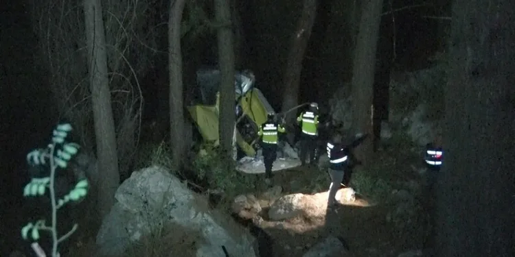 Antalya’da uçuruma yuvarlanan araçta ölen 3 kişinin cenazeleri ailelerine teslim edildi