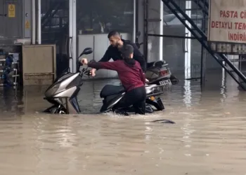 Antalya’da uçuruma yuvarlanan araçta ölen 3 kişinin cenazeleri ailelerine teslim edildi