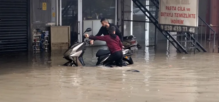Antalya’da uçuruma yuvarlanan araçta ölen 3 kişinin cenazeleri ailelerine teslim edildi