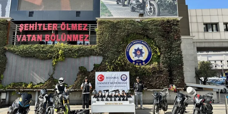 Antalya’da uçuruma yuvarlanan araçta ölen 3 kişinin cenazeleri ailelerine teslim edildi