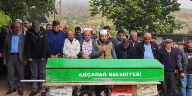 Seyir halindeki kamyonetin lastiği yandı