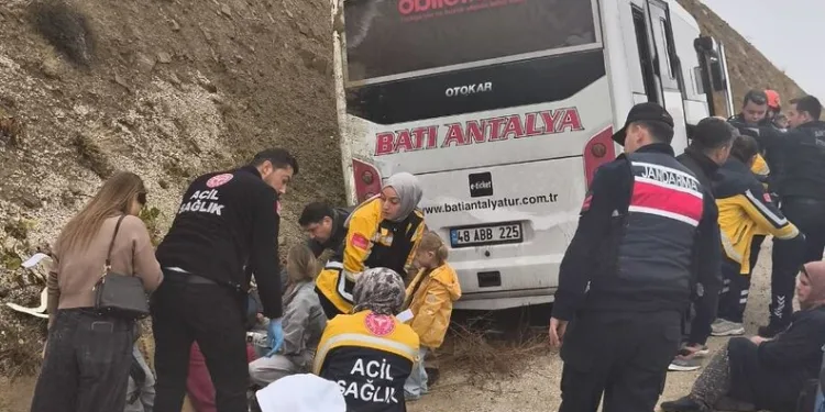 Seyir halindeki kamyonetin lastiği yandı