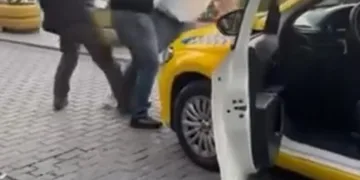Fatih’te taksicilerin yolcu alma tartışması kavgaya dönüştü