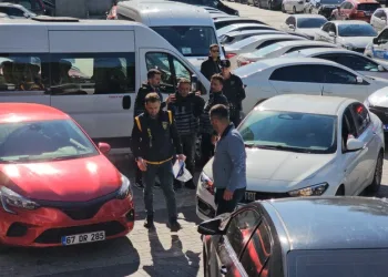 Fatih’te taksicilerin yolcu alma tartışması kavgaya dönüştü