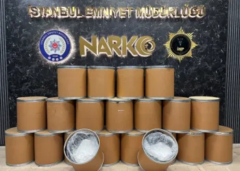 Fatih’te taksicilerin yolcu alma tartışması kavgaya dönüştü