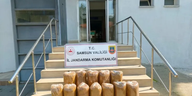 Atakum’da 60 kilo kıyılmış kaçak tütün ele geçirildi