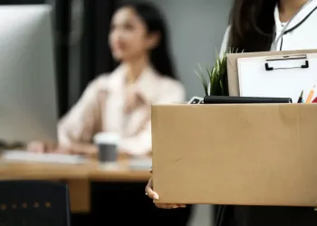 Annem hasta deyip sevgilisiyle buluşunca işinden oldu