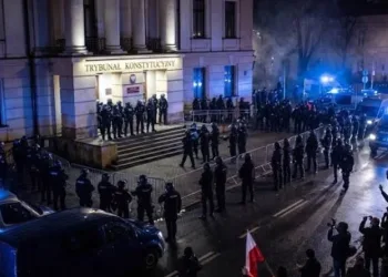 Polonya’da neler oluyor? Anayasa Mahkemesi’ne baskın yapıldı