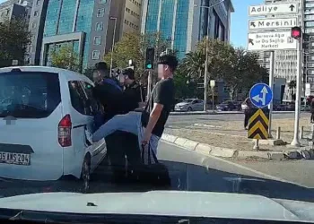 Bingöl’de iki aracın karıştığı kazada 3 kişi yaralandı