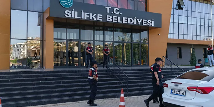 Silifke Belediyesine 2. dalga operasyon: 3 şüpheli tutuklandı