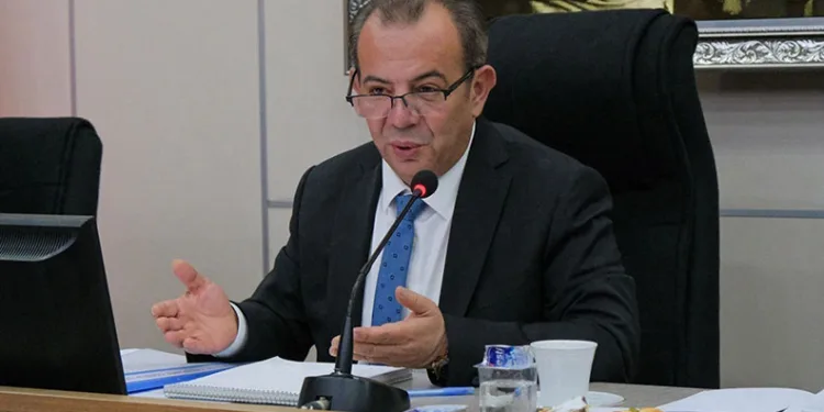 Tanju Özcan’a cinsel saldırı davasında beraat