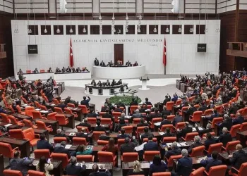 Erdoğan kürsüye çıktı, Özgür Özel ve milletvekilleri salondan ayrıldı