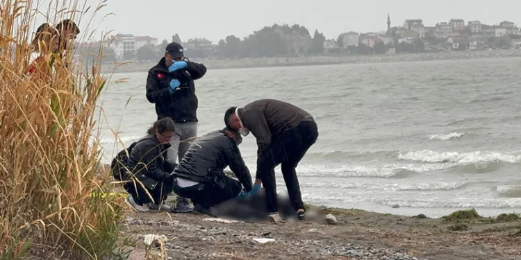 Eğirdir Gölü kenarında erkek cesedi bulundu