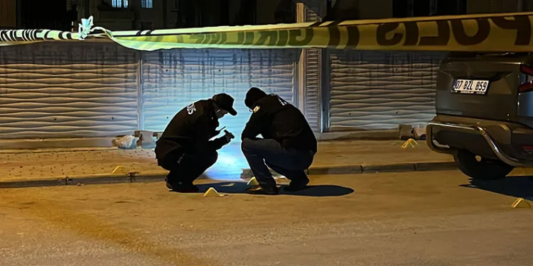 Boşanma aşamasındaki eşini silahla vurarak yaraladı