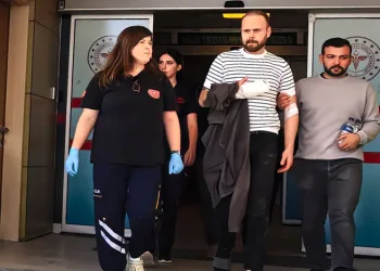 Elini daire testeresine kaptırdı, 3 parmağı yaralandı