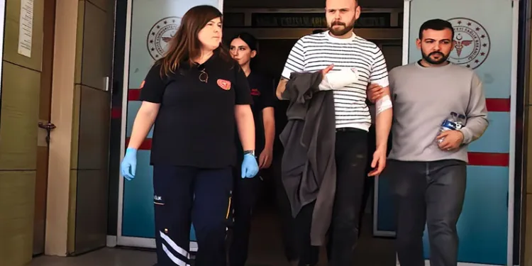 Elini daire testeresine kaptırdı, 3 parmağı yaralandı