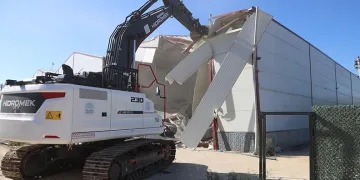 Nilüfer’de kaçak fabrika yıkıldı