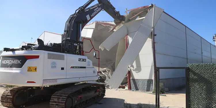 Nilüfer’de kaçak fabrika yıkıldı