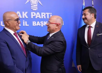 Yenişehir’de iki meclis üyesi daha AK Parti’ye katıldı