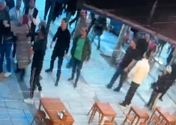 17 yaşındaki kıza saldıran şahıs, vatandaşın gazabına uğradı