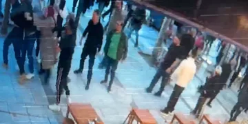 17 yaşındaki kıza saldıran şahıs, vatandaşın gazabına uğradı