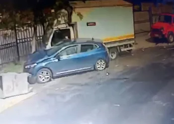 Sarıyer’de freni boşalan kamyonet kazaya neden oldu: 3 yaralı
