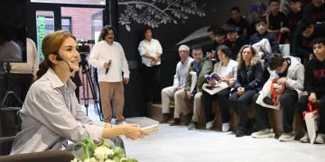 Oyuncu Elit Andaç Çam Nilüfer’de gençler ve işçilerle buluştu