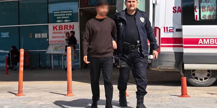 Bursa’da okula belinde silahla giren şahıs yakalandı
