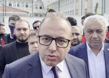 Esenyurt’ta lisede bıçaklı kavga: 2 öğrenci yaralandı