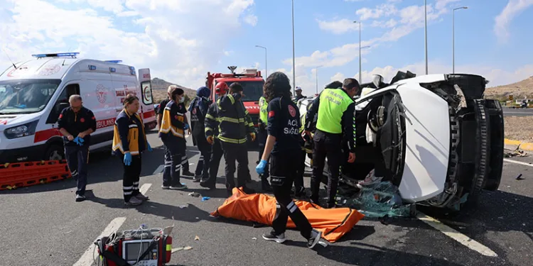 Nevşehir’de kamyonet ile otomobil çarpıştı: 2 ölü, 1 yaralı