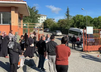 Başakşehir’de bir okulda saldırı yapacağını söyledi. Polis alarma geçti