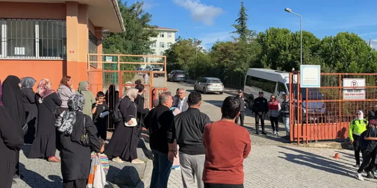 Başakşehir’de bir okulda saldırı yapacağını söyledi. Polis alarma geçti