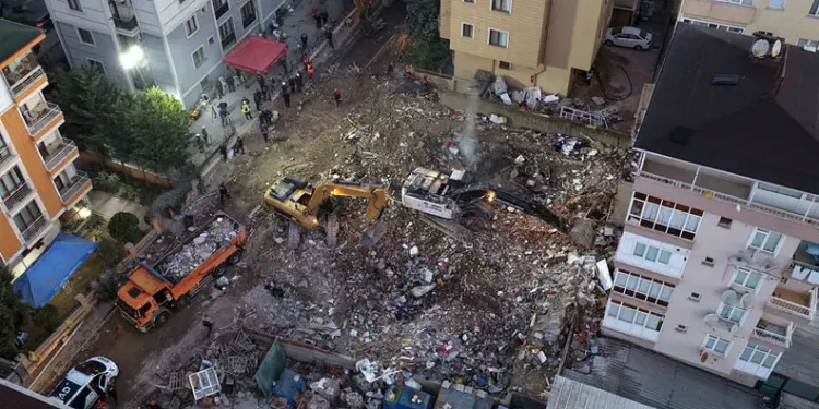 Maltepe’de bina faciasında can kaybı 5’e yükseldi: 2 kişi gözaltında