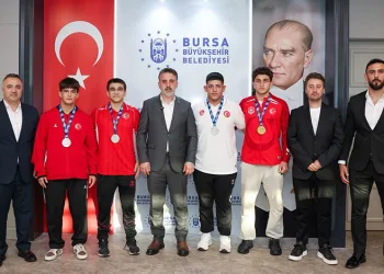 Başkan Vekili Biba, Bursa’nın gururu güreşçileri ağırladı