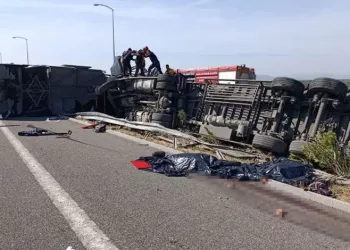 Manisa’da tur otobüsü ile çekici çarpıştı: 11 ölü, 27 yaralı