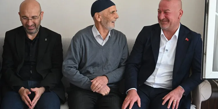 Fatih Karabatı’dan Dünya Yaşlılar Günü’nde anlamlı ziyaret