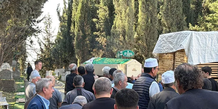 Manisa’daki feci kazada hayatını kaybeden 11 kişi son yolculuğuna uğurlandı