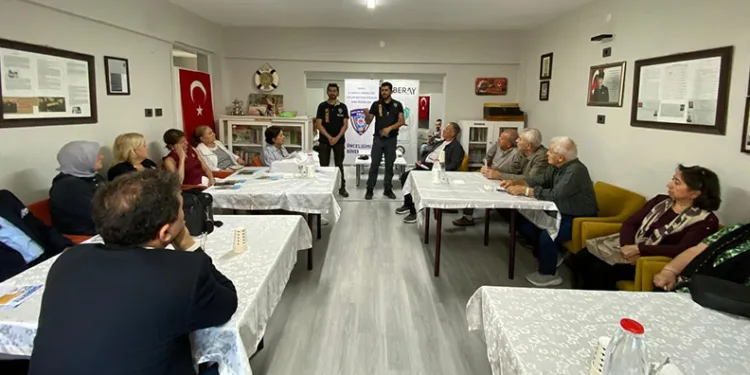 Bursa’da emeklilere siber suçlara karşı farkındalık eğitimi verildi